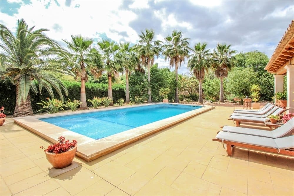 MALLORCA: IDYLLIC FINCA WITH AVOCADO TREES AND ETV LICENCE 3