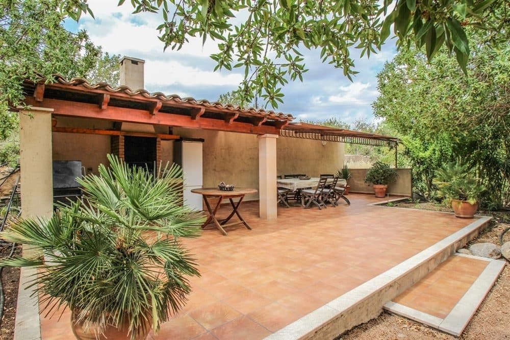 MALLORCA: IDYLLIC FINCA WITH AVOCADO TREES AND ETV LICENCE 5