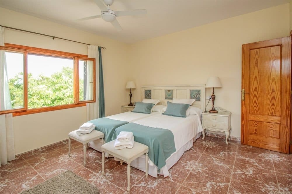 MALLORCA: IDYLLIC FINCA WITH AVOCADO TREES AND ETV LICENCE 18