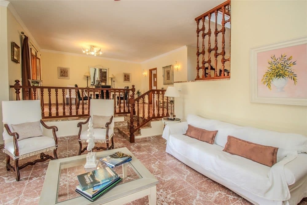 MALLORCA: IDYLLIC FINCA WITH AVOCADO TREES AND ETV LICENCE 11