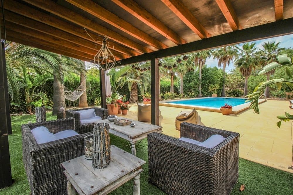 MALLORCA: IDYLLIC FINCA WITH AVOCADO TREES AND ETV LICENCE 4