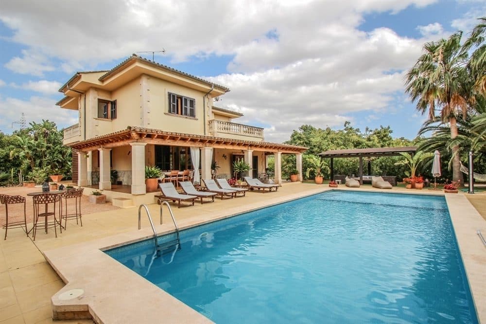 MALLORCA: IDYLLIC FINCA WITH AVOCADO TREES AND ETV LICENCE 1