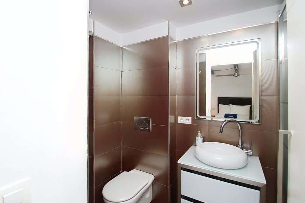 SANTA CATALINA: INVESTMENT PACKAGE WITH 6 RESIDENTIAL UNITS AND APPROX. 5 % RETURN 6