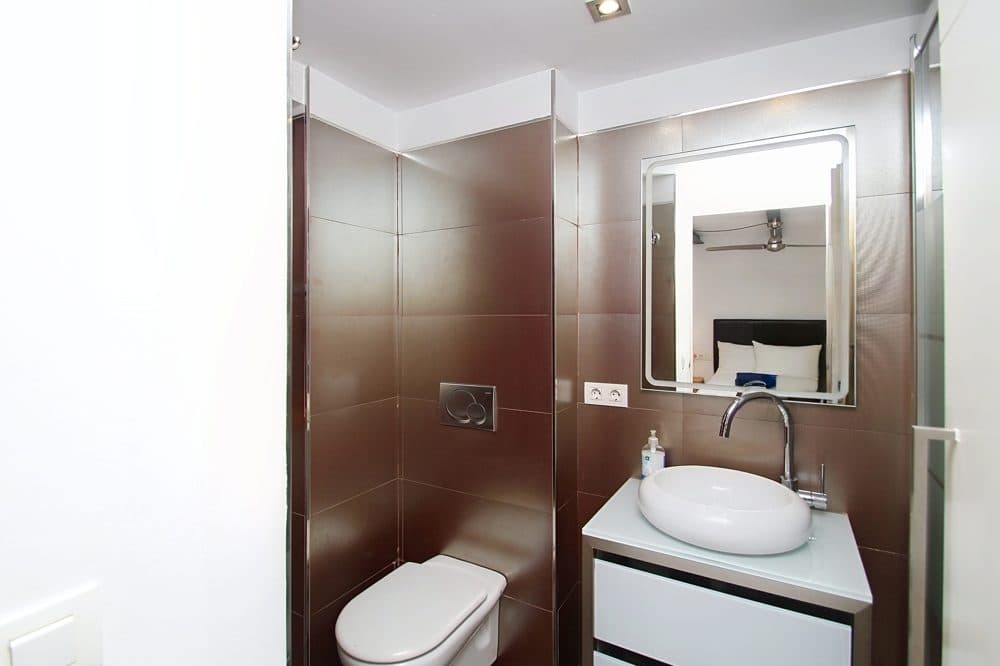 SANTA CATALINA: INVESTMENT PACKAGE WITH 6 RESIDENTIAL UNITS AND APPROX. 5 % RETURN 6