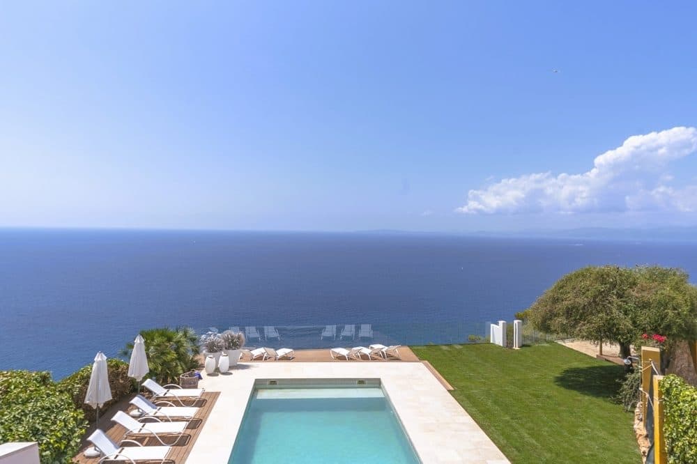 SA TORRE: EXCLUSIVE HOLIDAY RENTAL VILLA WITH SEA VIEWS