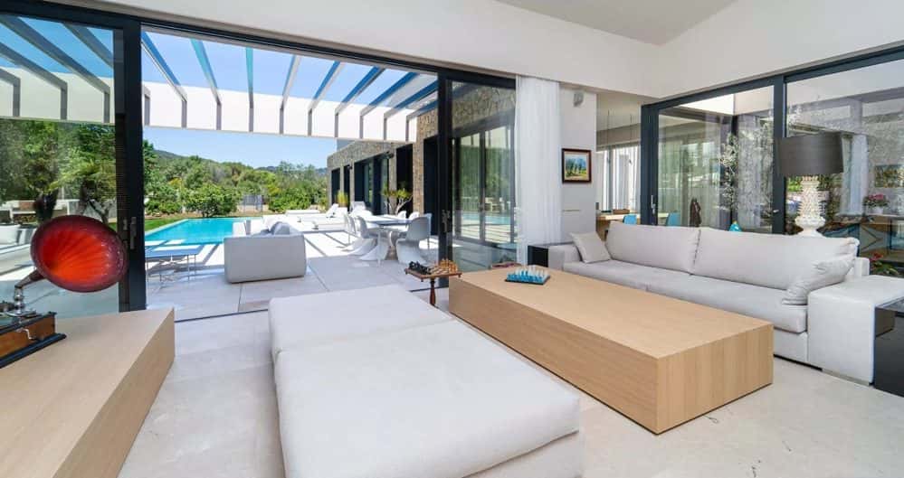 ESPORLES: NEW BUILD VILLA WITH SALTWATER POOL AND SMART HOME 4