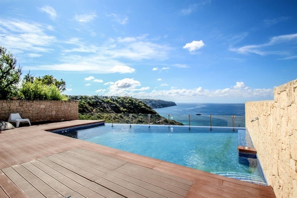 PUIG DE ROS: SEMI-DETACHED HOUSE ON THE FIRST SEA LINE