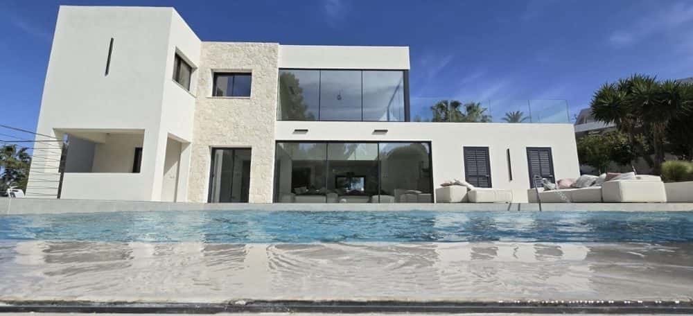 SANTA PONSA: ELEGANT LUXURY VILLA IN A PREMIUM LOCATION 4