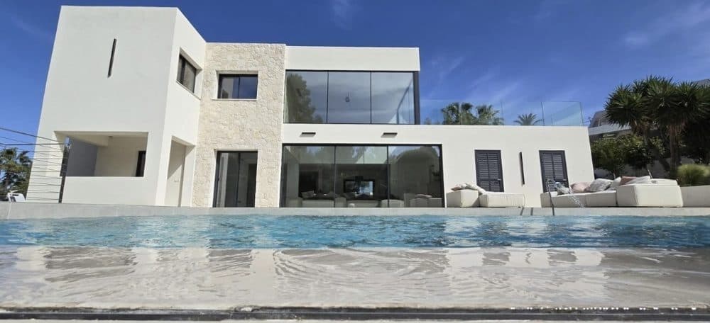 SANTA PONSA: ELEGANT LUXURY VILLA IN A PREMIUM LOCATION 4