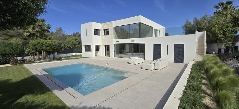 SANTA PONSA: ELEGANT LUXURY VILLA IN A PREMIUM LOCATION 2