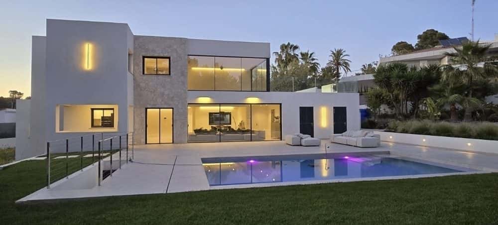 SANTA PONSA: ELEGANT LUXURY VILLA IN A PREMIUM LOCATION