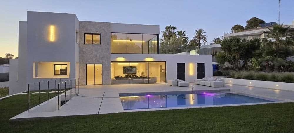 SANTA PONSA: ELEGANT LUXURY VILLA IN A PREMIUM LOCATION 1