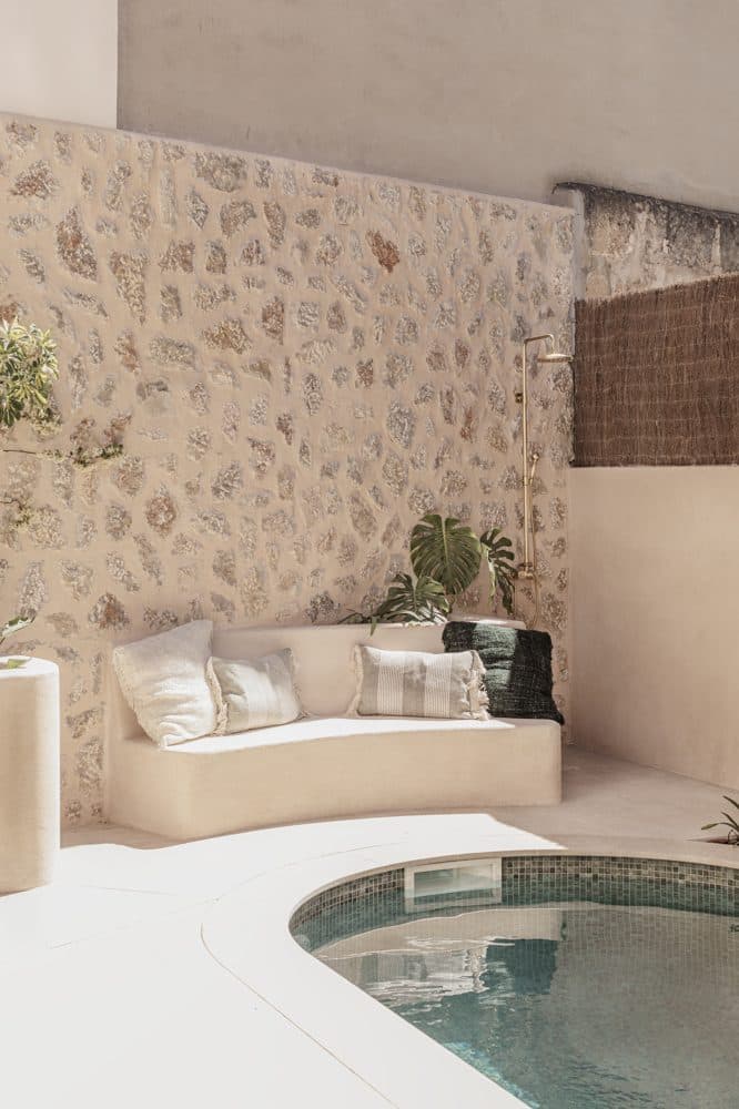 BUNYOLA: FULLY RENOVATED TOWNHOUSE WITH POOL AND PATIO 2