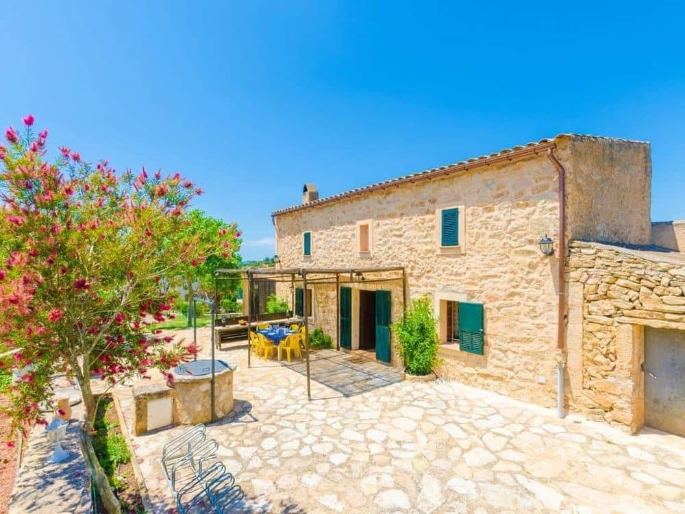 MANACOR: FINCA VACACIONAL CON LICENCIA DE ALQUILER 1