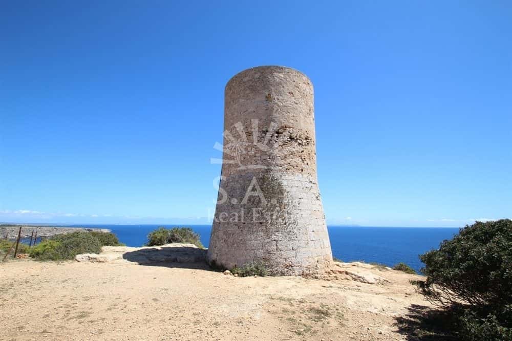 FORMER MILITARY BASE IN THE FIRST SEA FRONT OF MALLORCA