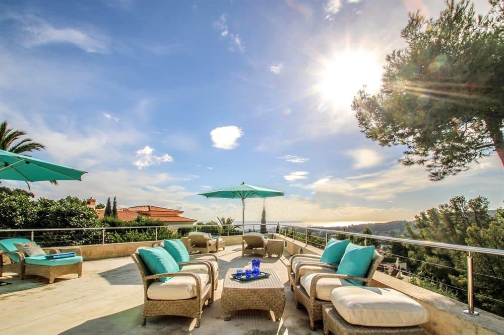 SON VIDA: DESIGNER VILLA WITH SEA VIEW 2