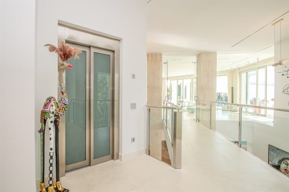 SON VIDA: DESIGNER VILLA WITH SEA VIEW 21