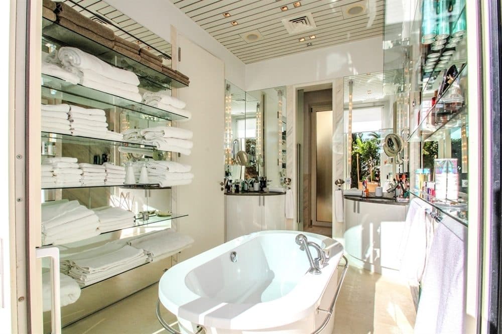 SON VIDA: DESIGNER VILLA WITH SEA VIEW 9