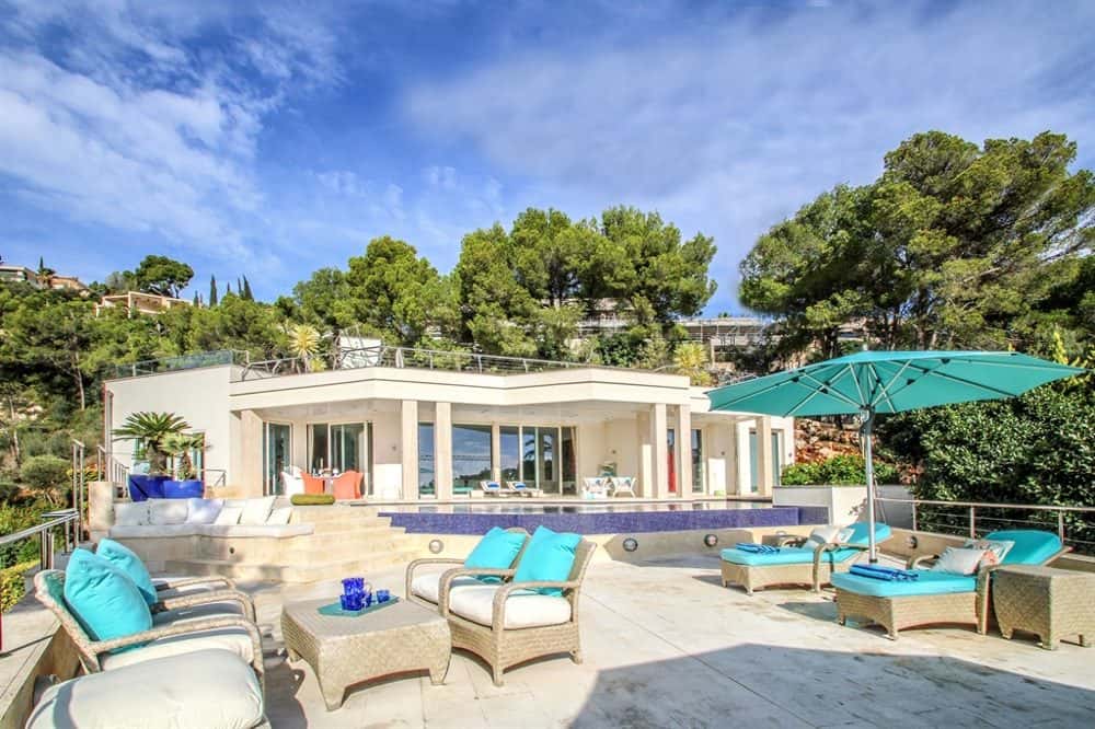 SON VIDA: DESIGNER VILLA WITH SEA VIEW