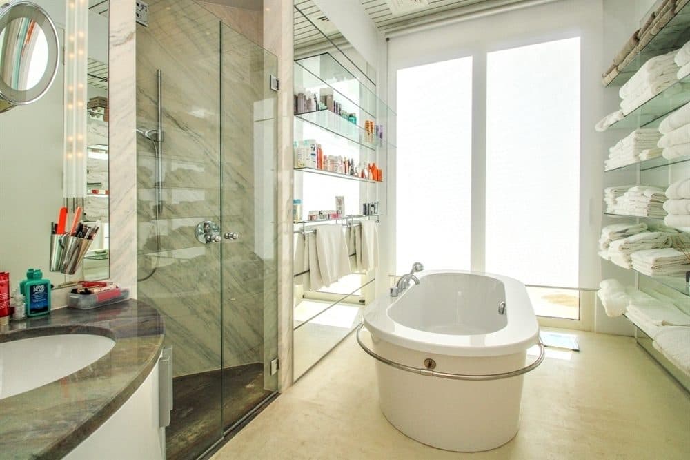 SON VIDA: DESIGNER VILLA WITH SEA VIEW 10