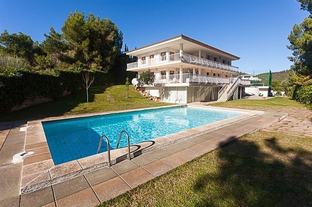 SON VIDA: HOUSE IN NEED OF RENOVATION CLOSE TO THE BEACH