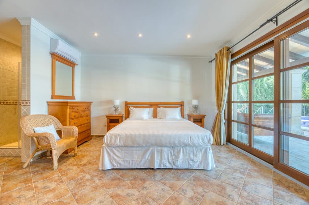 SANTA PONSA: EXCLUSIVE VILLA WITH GUEST HOUSE, 12-METER POOL & EXPANSION POTENTIAL 16
