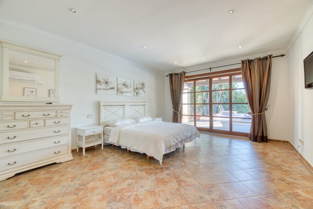 SANTA PONSA: EXCLUSIVE VILLA WITH GUEST HOUSE, 12-METER POOL & EXPANSION POTENTIAL 14