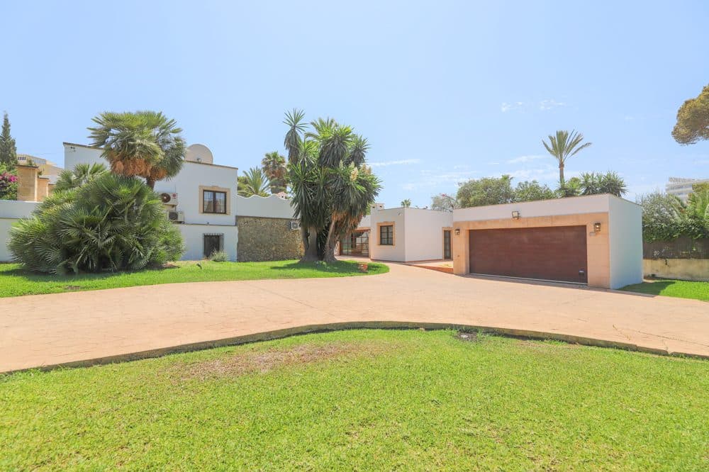 SANTA PONSA: EXCLUSIVE VILLA WITH GUEST HOUSE, 12-METER POOL & EXPANSION POTENTIAL 5