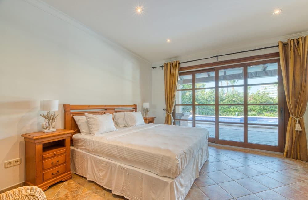 SANTA PONSA: EXCLUSIVE VILLA WITH GUEST HOUSE, 12-METER POOL & EXPANSION POTENTIAL 21