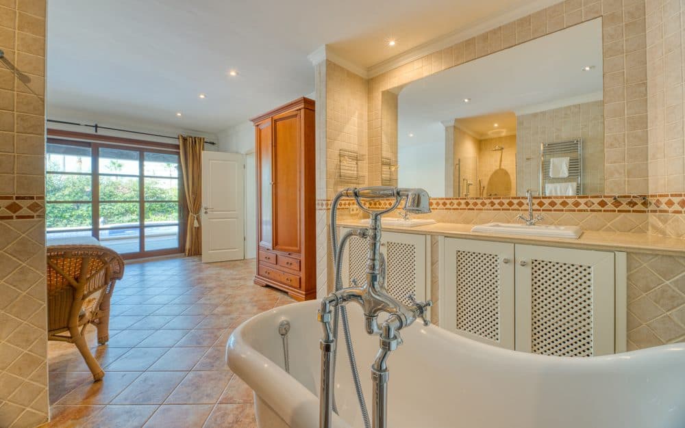 SANTA PONSA: EXCLUSIVE VILLA WITH GUEST HOUSE, 12-METER POOL & EXPANSION POTENTIAL 15