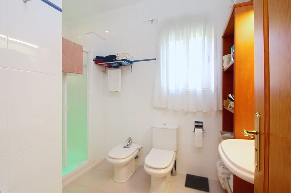 CALA BLAVA: VILLA CON PISCINA DE AGUA SALADA Y JARDÍN 25