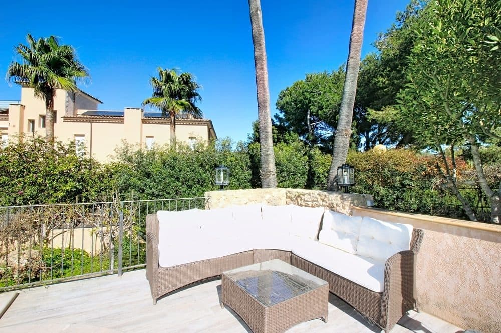 CALA BLAVA: VILLA CON PISCINA DE AGUA SALADA Y JARDÍN 9