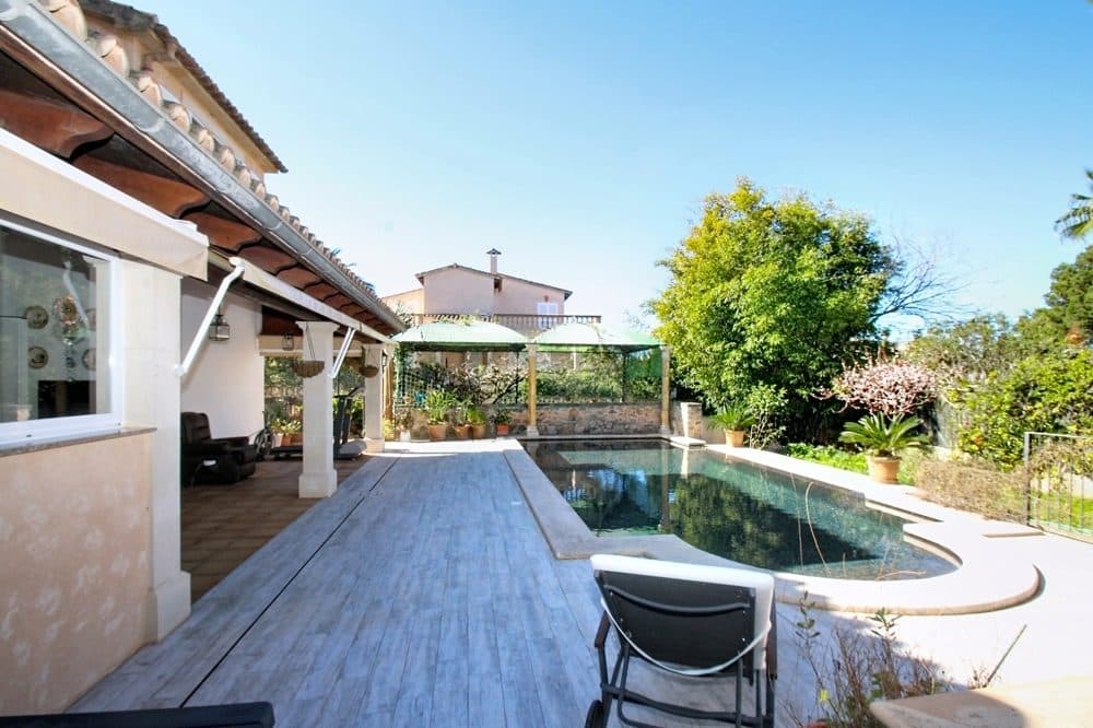 CALA BLAVA: VILLA CON PISCINA DE AGUA SALADA Y JARDÍN 6