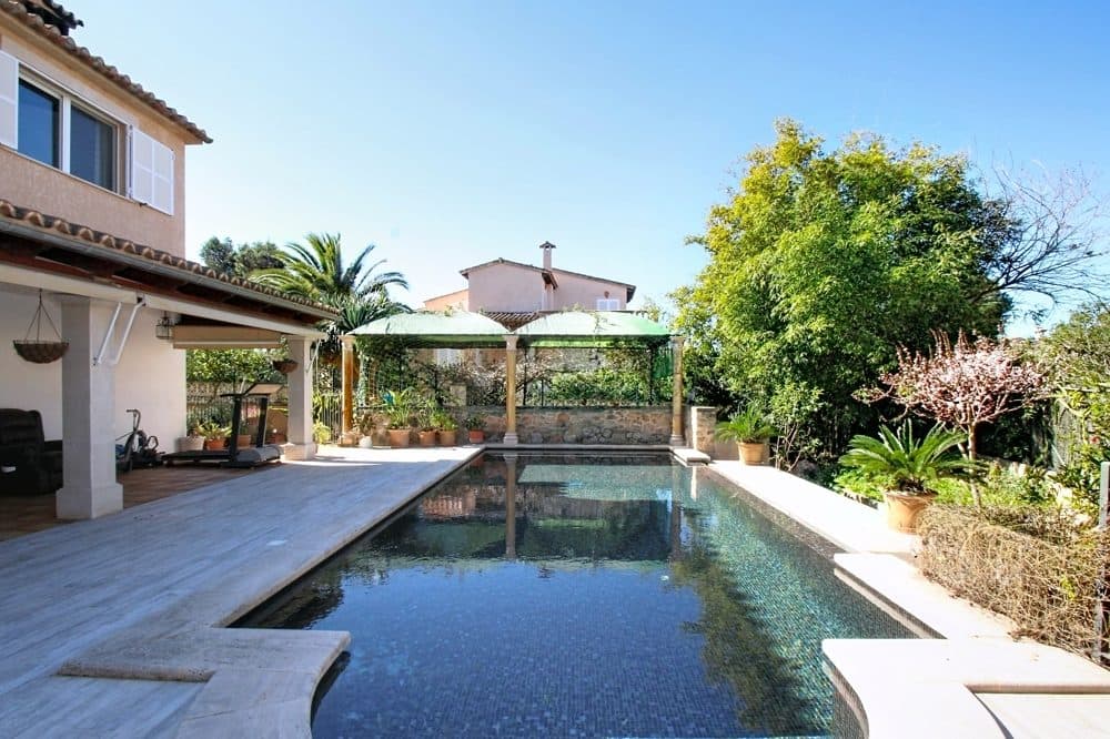 CALA BLAVA: VILLA CON PISCINA DE AGUA SALADA Y JARDÍN 7