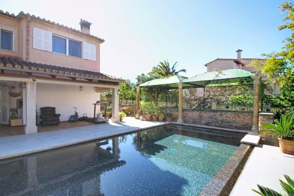 CALA BLAVA: VILLA CON PISCINA DE AGUA SALADA Y JARDÍN 2
