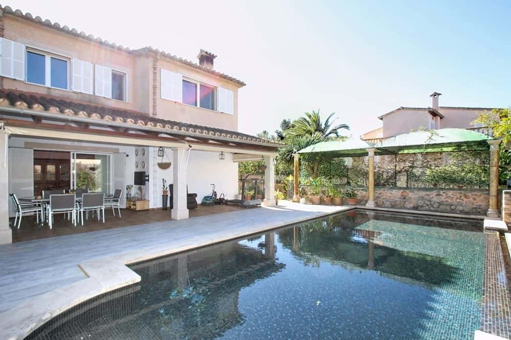 CALA BLAVA: VILLA WITH SALTWATER POOL AND GARDEN