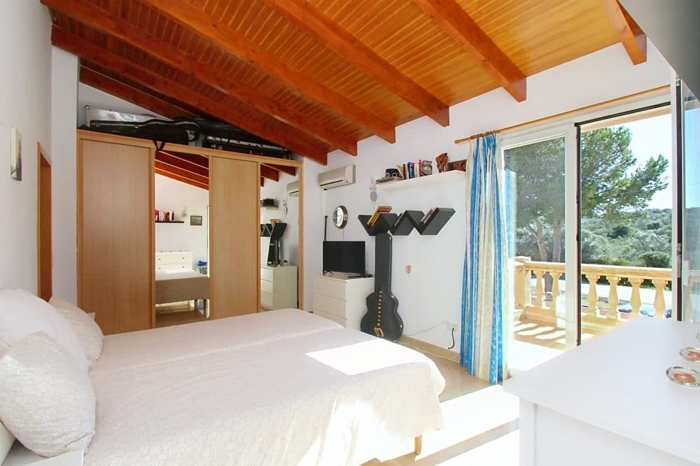CALA BLAVA: VILLA CON PISCINA DE AGUA SALADA Y JARDÍN 26