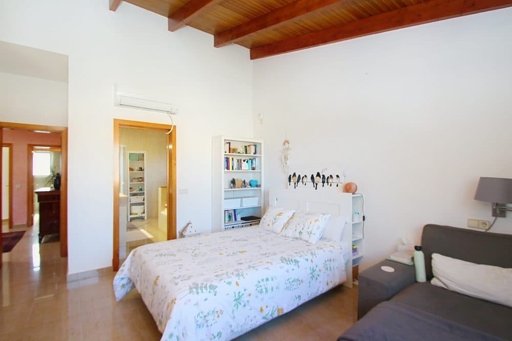 CALA BLAVA: VILLA CON PISCINA DE AGUA SALADA Y JARDÍN 29