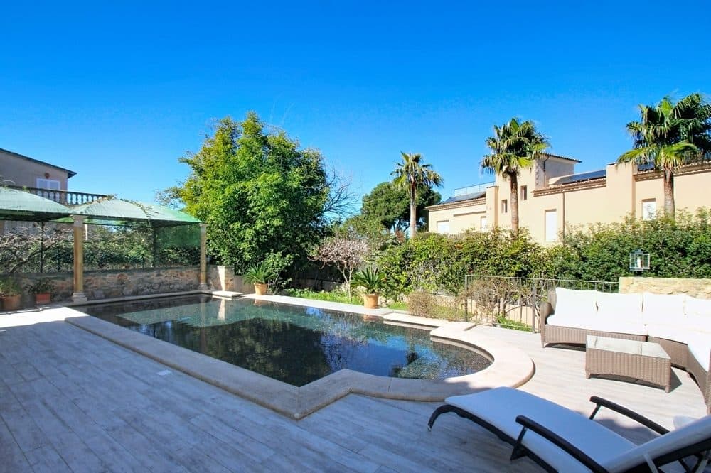 CALA BLAVA: VILLA CON PISCINA DE AGUA SALADA Y JARDÍN 8
