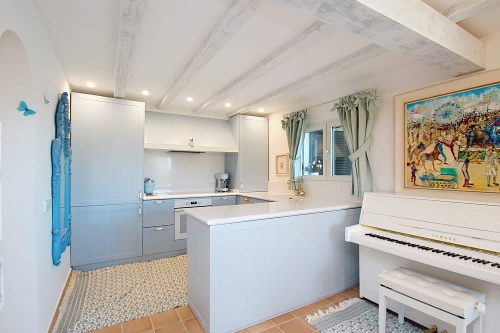 CALA BLAVA: VOLLSTÄNDIG RENOVIERTE WOHNUNG IN BUCHTLAGE 9
