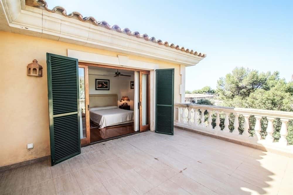 BENDINAT: RARITY! DETACHED SEMI-DETACHED HOUSE NEAR THE BEACH 20
