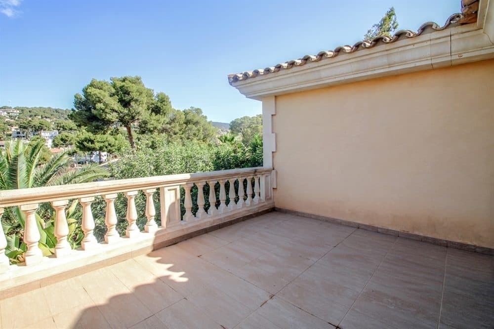 BENDINAT: RARITY! DETACHED SEMI-DETACHED HOUSE NEAR THE BEACH 8