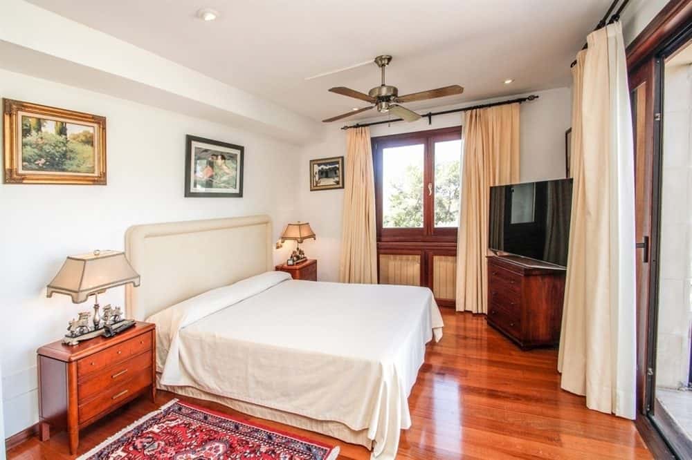 BENDINAT: RARITY! DETACHED SEMI-DETACHED HOUSE NEAR THE BEACH 21