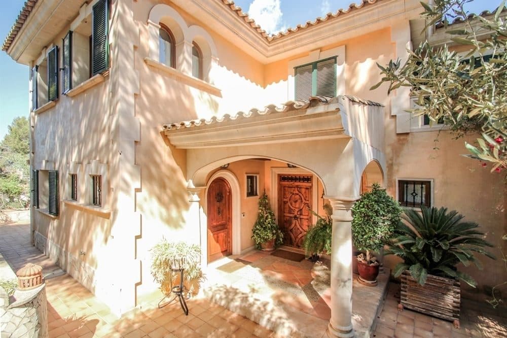 BENDINAT: RARITY! DETACHED SEMI-DETACHED HOUSE NEAR THE BEACH 3