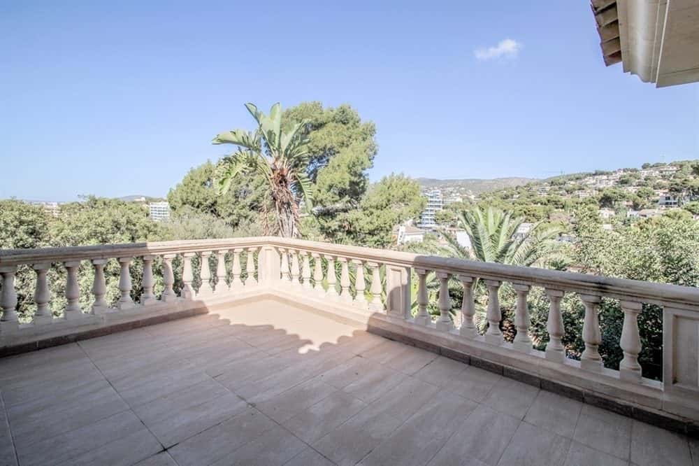BENDINAT: RARITY! DETACHED SEMI-DETACHED HOUSE NEAR THE BEACH 7