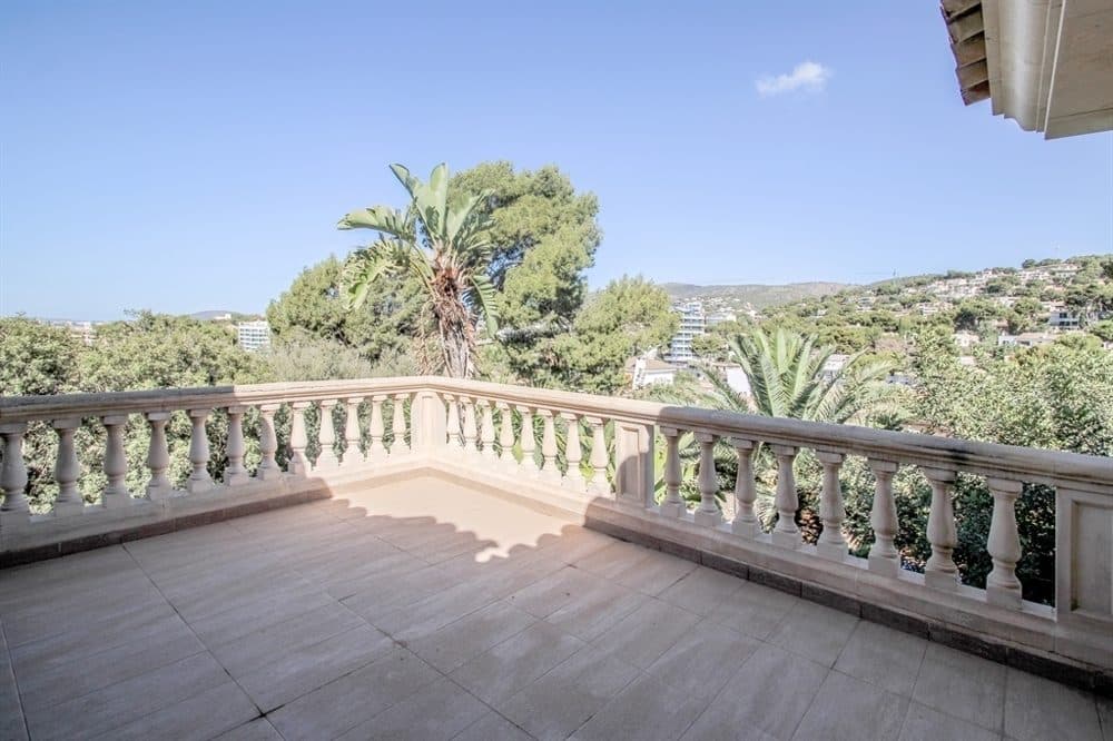 BENDINAT: RARITY! DETACHED SEMI-DETACHED HOUSE NEAR THE BEACH 7