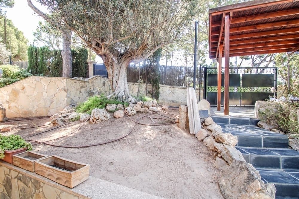 BENDINAT: RARITY! DETACHED SEMI-DETACHED HOUSE NEAR THE BEACH 4
