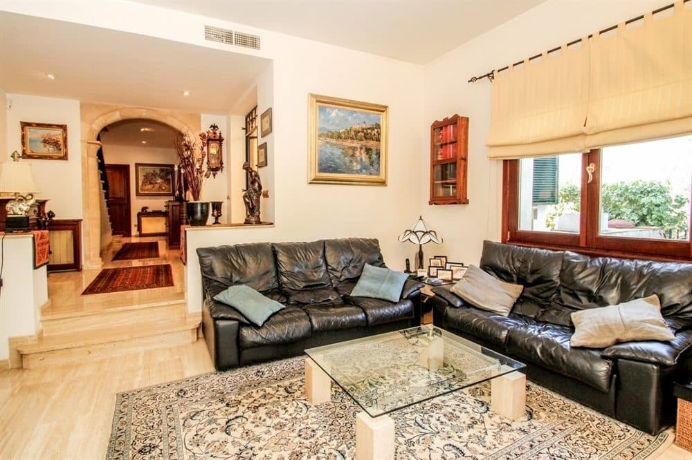 BENDINAT: RARITY! DETACHED SEMI-DETACHED HOUSE NEAR THE BEACH 10