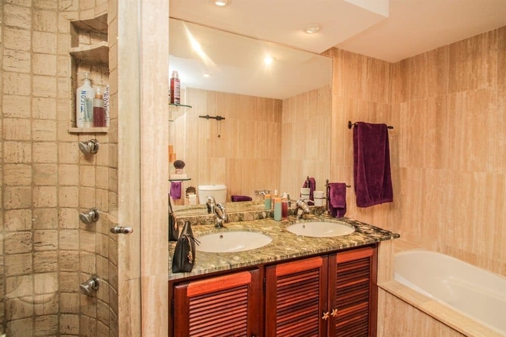 BENDINAT: RARITY! DETACHED SEMI-DETACHED HOUSE NEAR THE BEACH 22