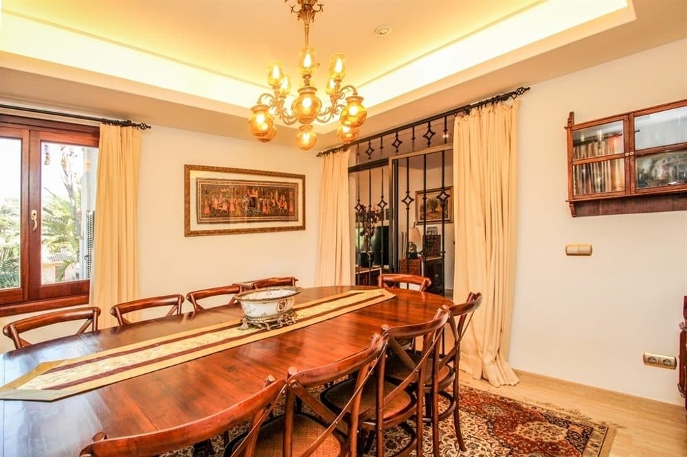 BENDINAT: RARITY! DETACHED SEMI-DETACHED HOUSE NEAR THE BEACH 13